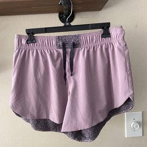 Lululemon mauve print reversible 5” short sz 10